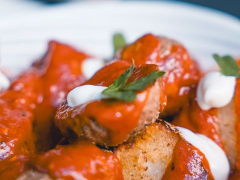 Bravas